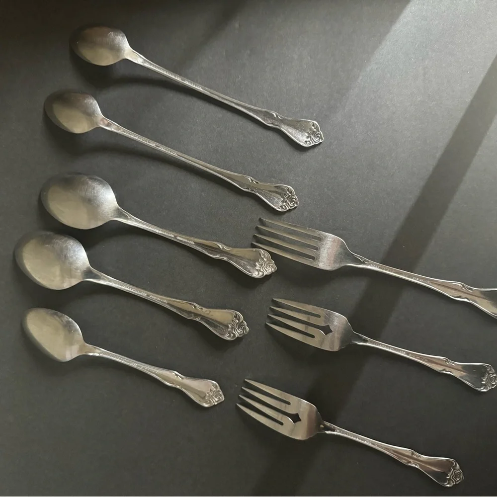 Oneida Stainless 1881 Rogers Ltd Mixed Lot Of Flatware